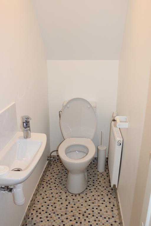 Three-Bedroom Apartment On Peldu 19 Riga Esterno foto