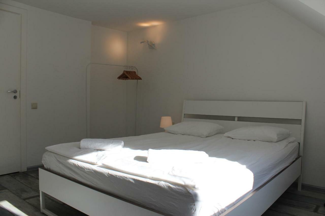 Three-Bedroom Apartment On Peldu 19 Riga Esterno foto
