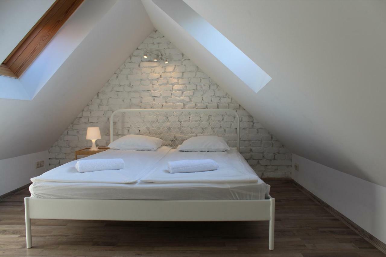 Three-Bedroom Apartment On Peldu 19 Riga Esterno foto