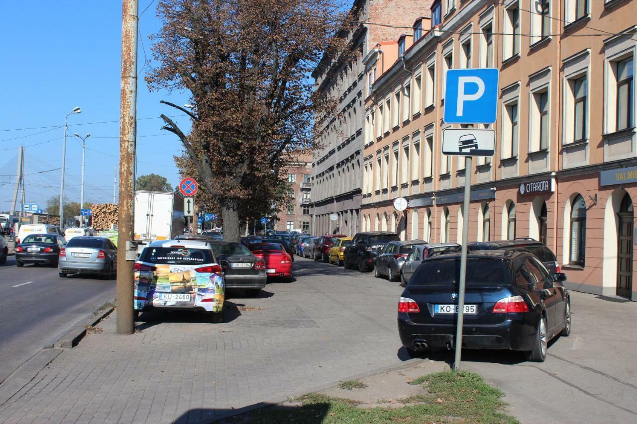 Three-Bedroom Apartment On Peldu 19 Riga Esterno foto